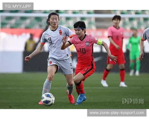 切尔西女足夺冠后球员庆祝画面，切尔西女足池笑然