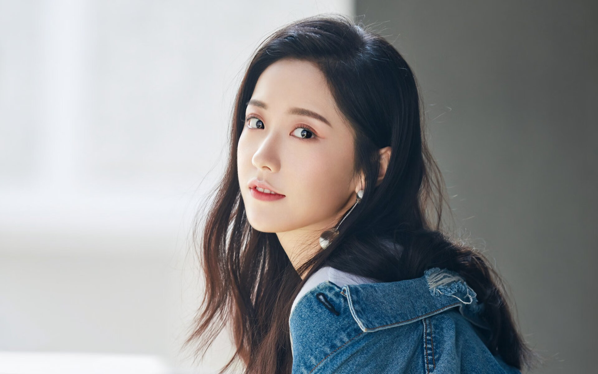 年轻后场组合是否能成为联赛爆点风格焦点，足坛年轻的后卫